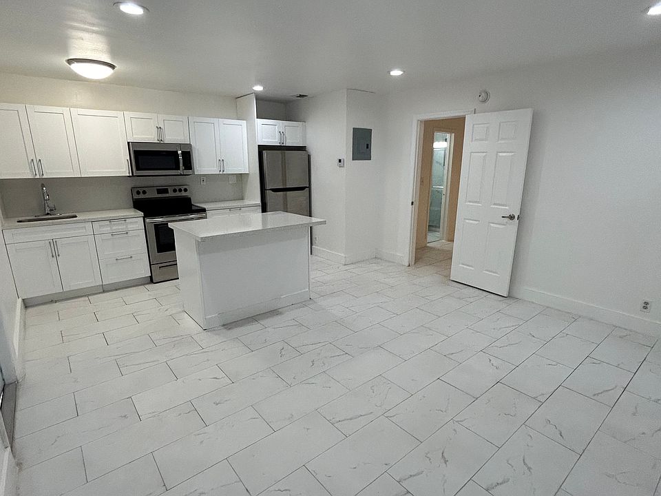 1st image of 212 SW 22nd St APT 4