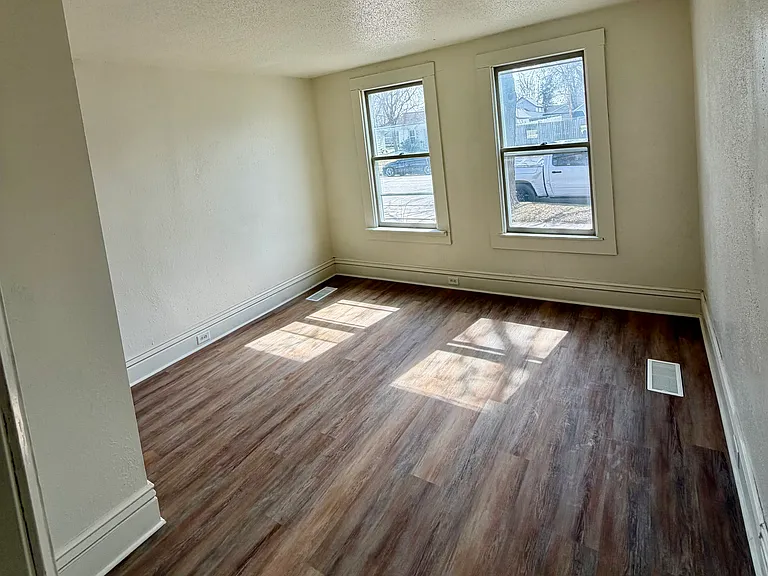 706 E 4th St #1 — Photo 7