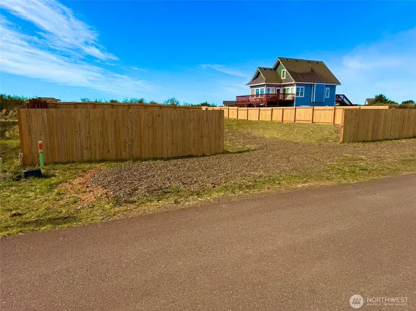 1375 Sand Pebble Avenue SW, Ocean Shores, WA 98569