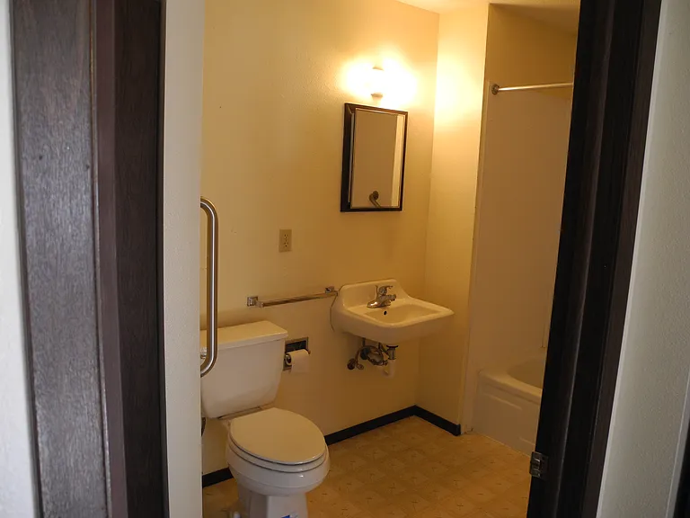 208 E Jay St #2 — Photo 3