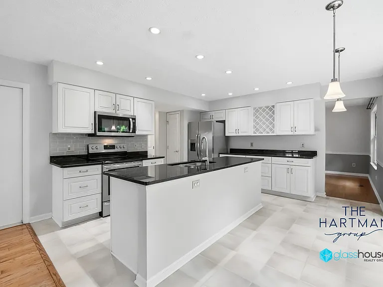 990 Mistic Ln — Photo 16