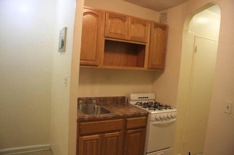 2nd image of 48 Saint Pauls Pl APT 4J