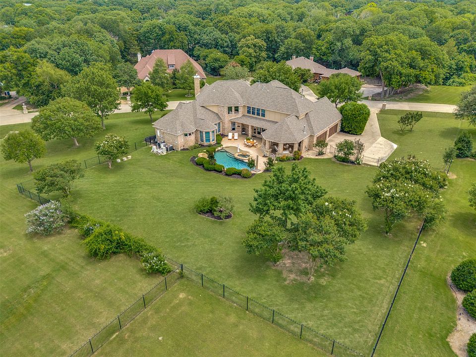 1st image of 671 Lakeridge Dr