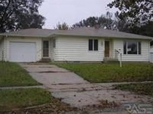 102 E 2nd St, Colton, SD 57018