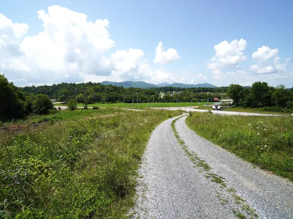 738 W Highway 25 #70, Newport, TN 37821