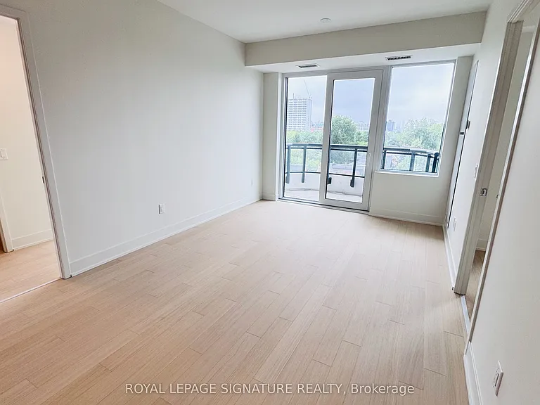 322 Dupont St #605 — Photo 8