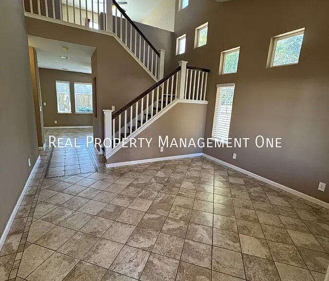 1185 Shadowcliff Ct — Photo 4