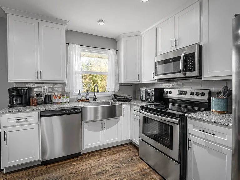 522 Ross Ln — Photo 8