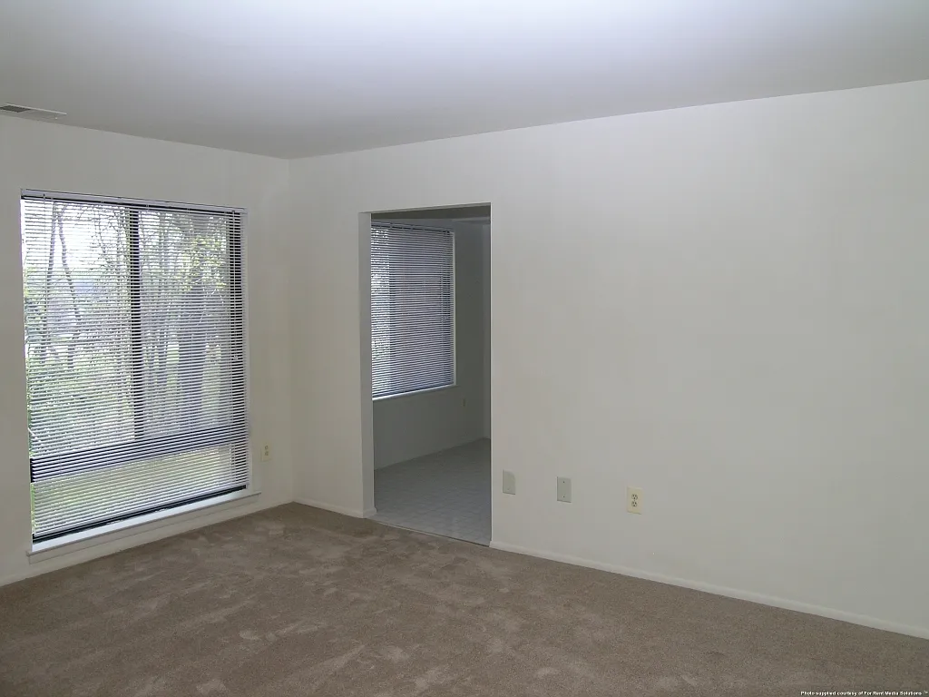 Shakespeare Park Apartments — Photo 4
