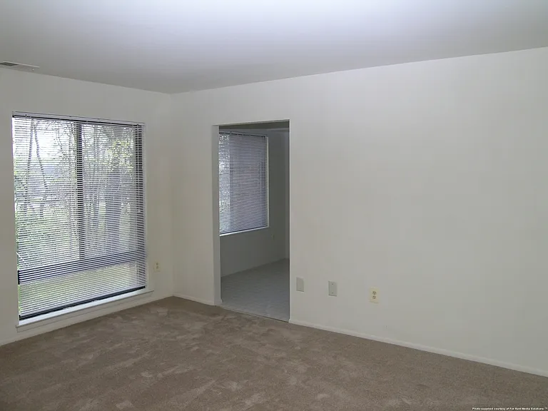 Shakespeare Park Apartments — Photo 4