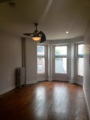 Rented by The Brokerage Group LLC | media 32