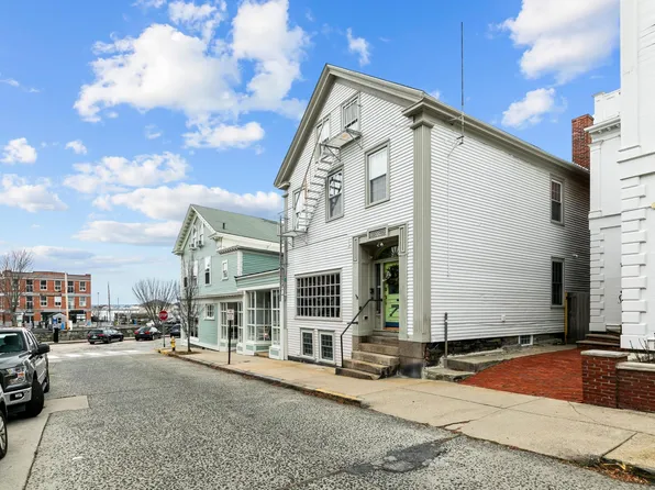8 Franklin St #3, Newport, RI 02840