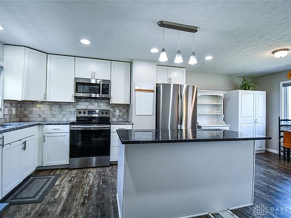 2nd image of 3423 Sagamon Ave