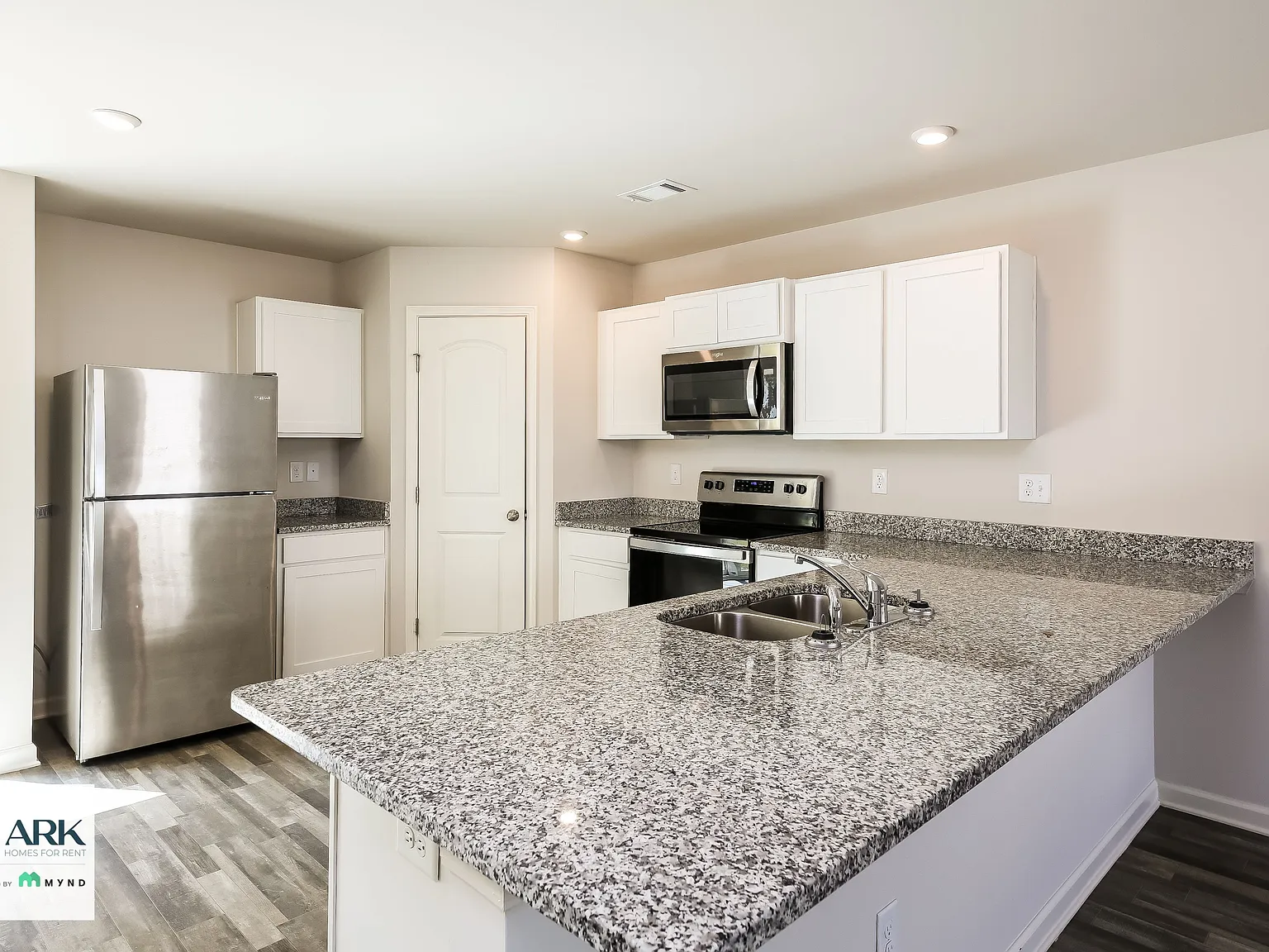 3 bed, 3.0 bath, 1566 sqft, $1,830 — Photo 2