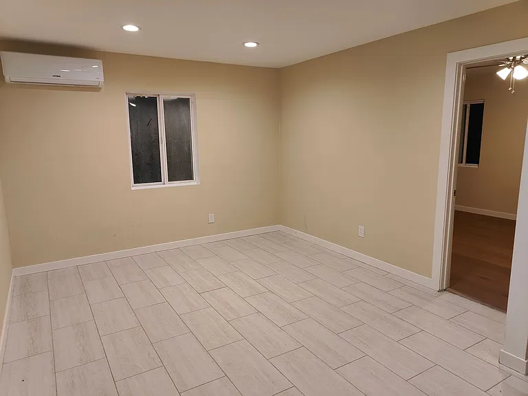 2809-2811 Clay Ave — Photo 3