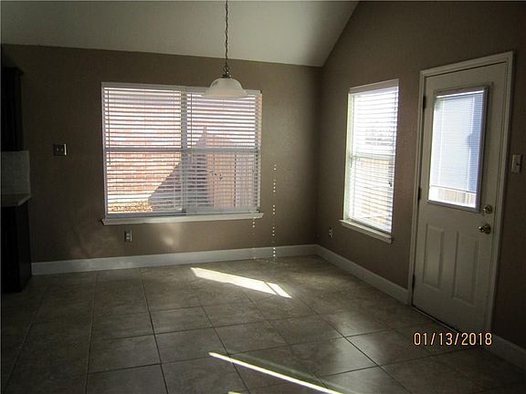 5th image of 2731 Sweetbriar Ln