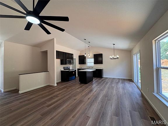 4th image of 713 Blake Dr
