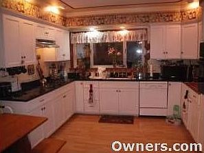 Updated Kitchen - over 60 Square feet of countertop!