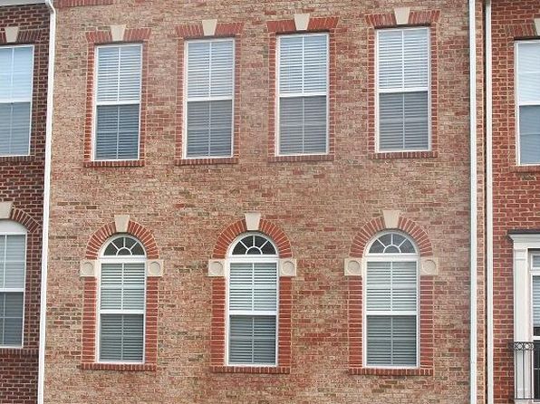 206 Herndon Station Sq