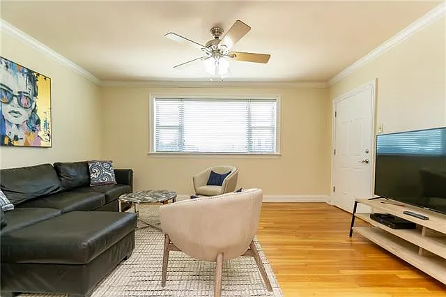 2 bed, 1.5 bath, 1070 sqft, $3,300 — Photo 2