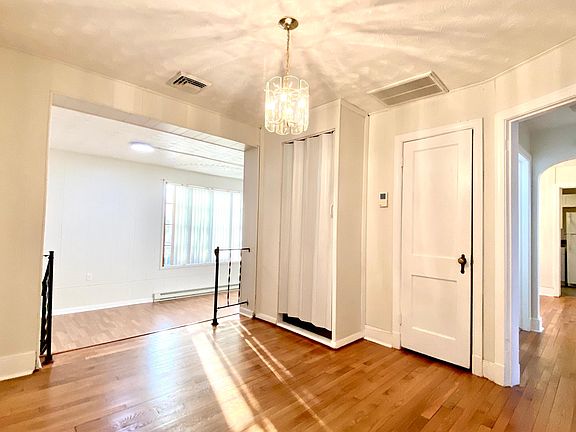 4th image of 206 Winber Dr