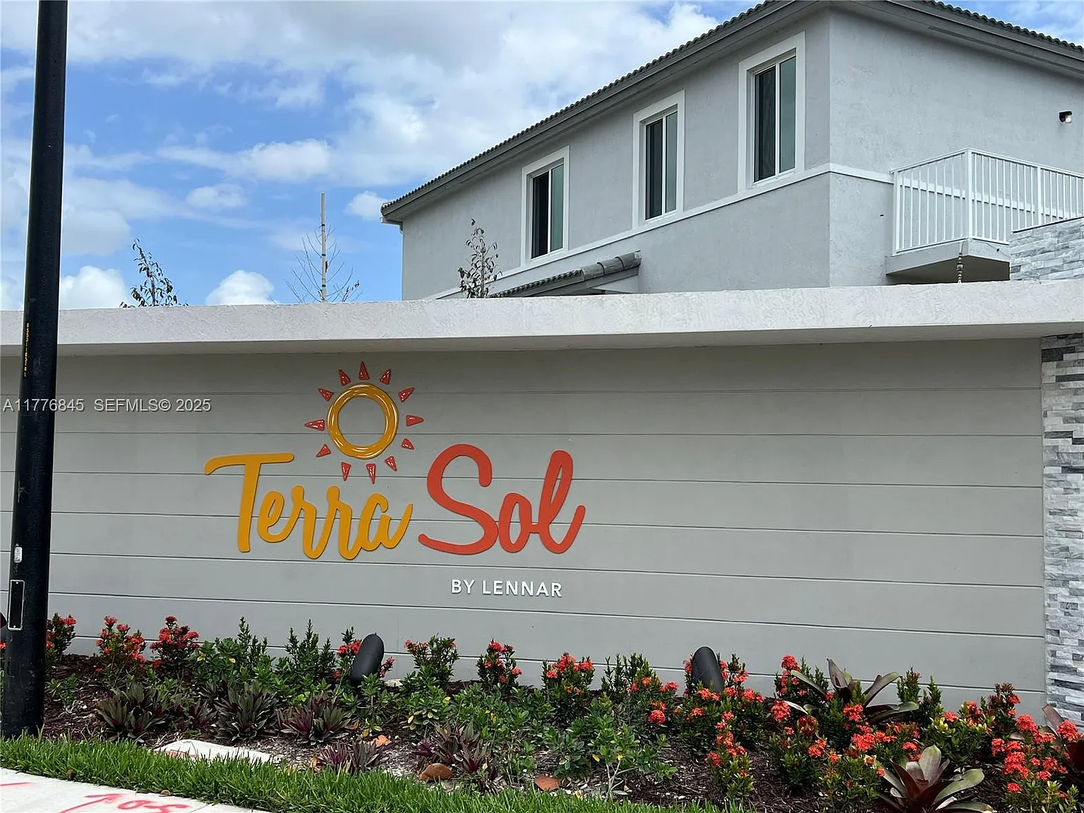 3 bed, 2.5 bath, 1649 sqft, $2,550 — Photo 3