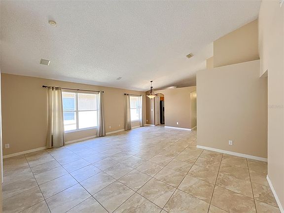 3rd image of 4397 KING EDWARD DRIVE