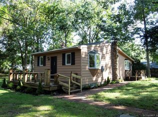 25 Dogwood Ln, Guilford, CT 06437