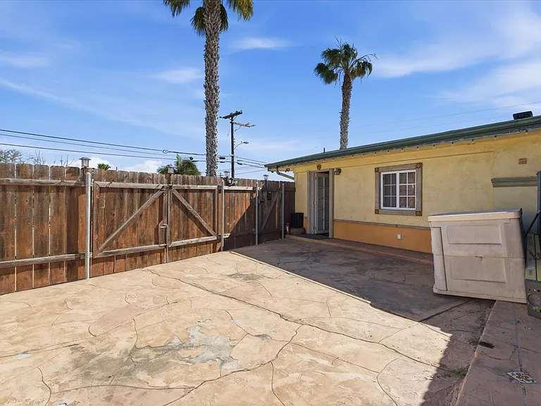 1032 Iris Ave #1 — Photo 9