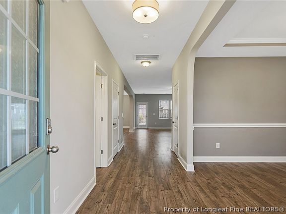 3rd image of 398 Bedford Dr