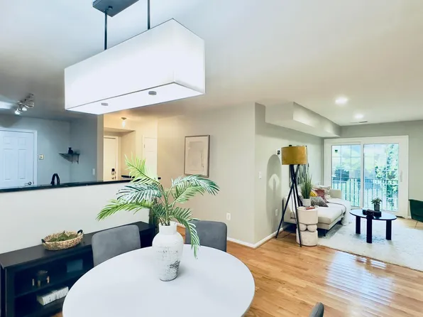 2050 N Calvert St APT 106, Arlington, VA 22201