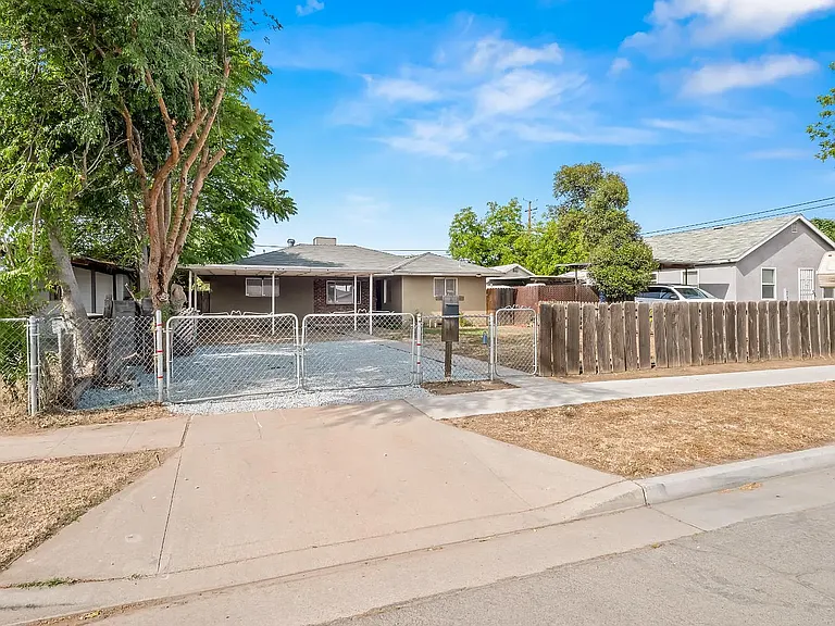 4743 E Lane Ave — Photo 3