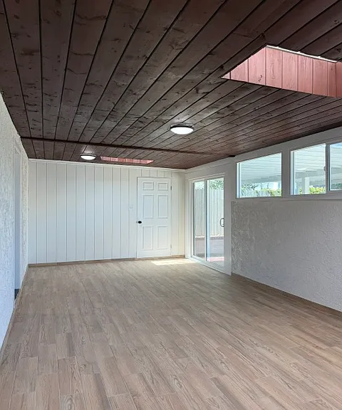 9245 Mills Ave — Photo 10