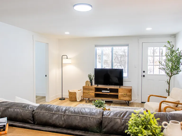 3209 Waltham Ave — Photo 33