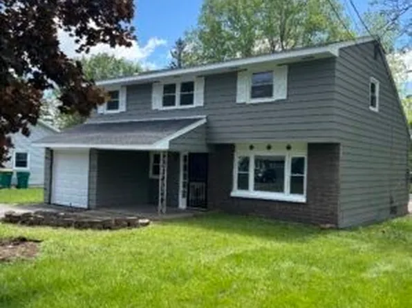 13 Smallwood St, Baldwinsville, NY 13027
