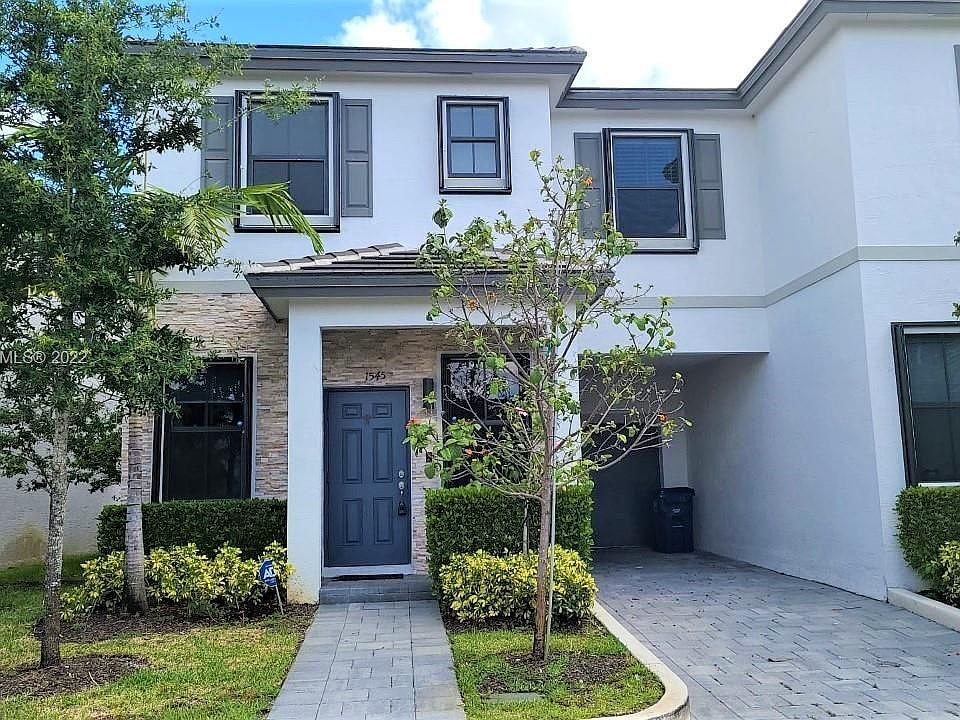 1st image of 1545 SW 28th St