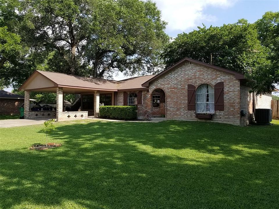 1st image of 206 San Saba St