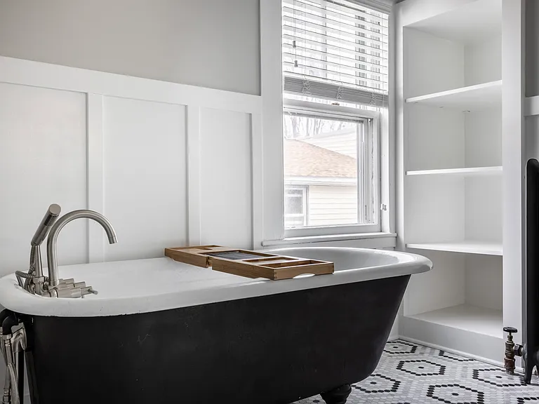 64 Carleton St #2 — Photo 4