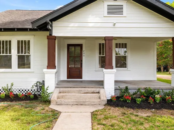 205 W Kay St, Dayton, TX 77535