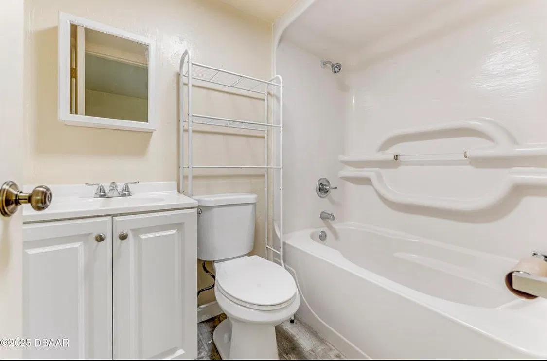 139 S Halifax Ave — Photo 4