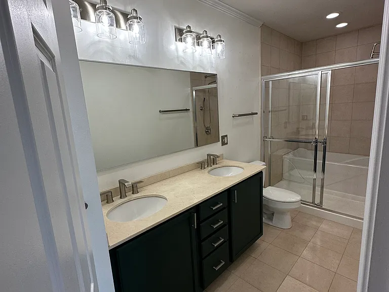1148 W Roscoe St #4W — Photo 8