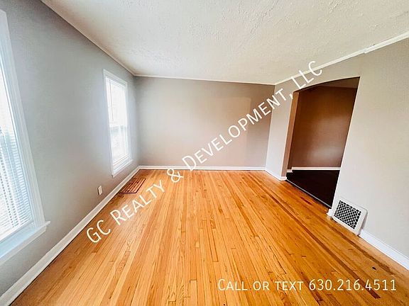 3rd image of 9822 S Yates Blvd #0