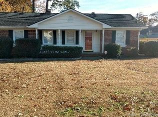 414 N Platte Rd, Fayetteville, NC 28303