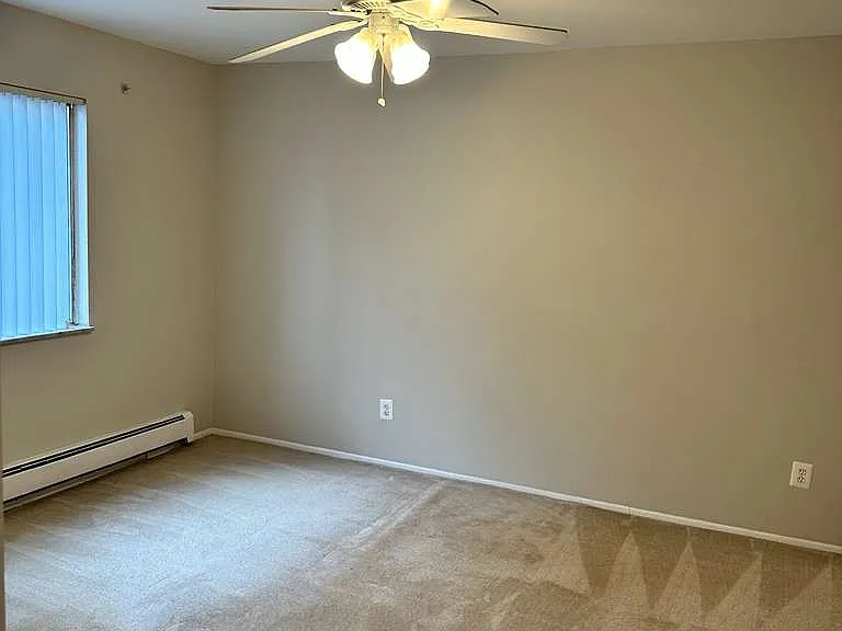 1890 Axtell Dr #5 — Photo 5