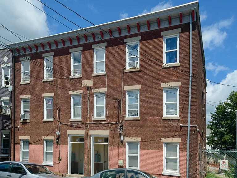 194 W Parmenter St #1 — Photo 1