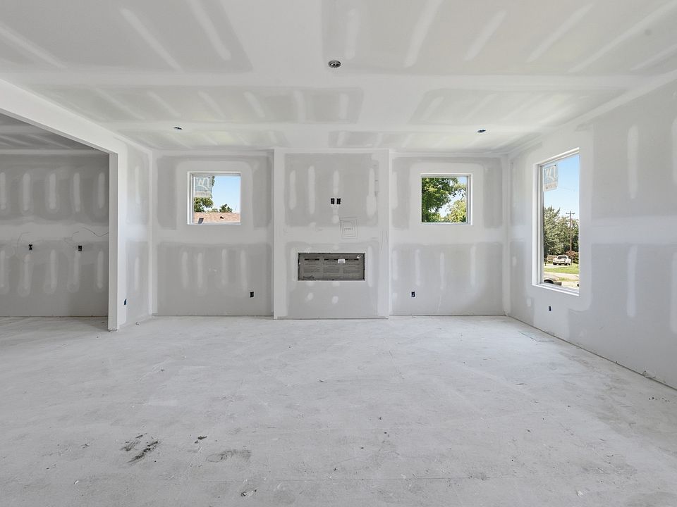 1st image of 646D James Ave #D