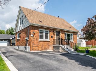 298 E 36th St, Hamilton, ON L8V 3Z8