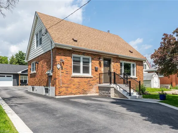 298 E 36th St, Hamilton, ON L8V 3Z8