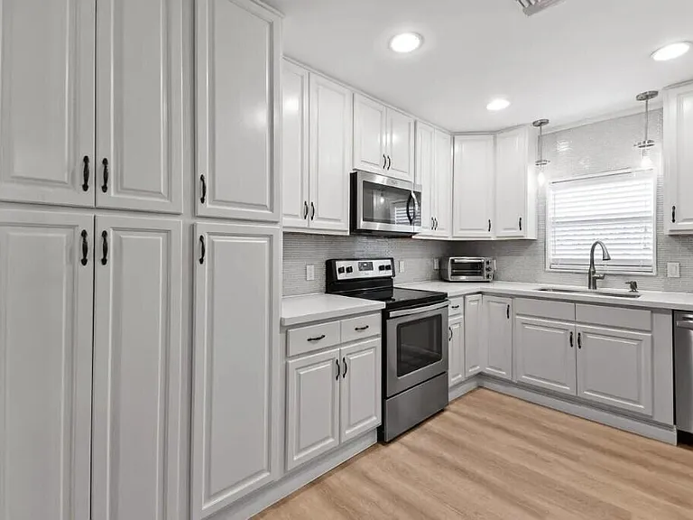 941 Ocean Dr — Photo 10
