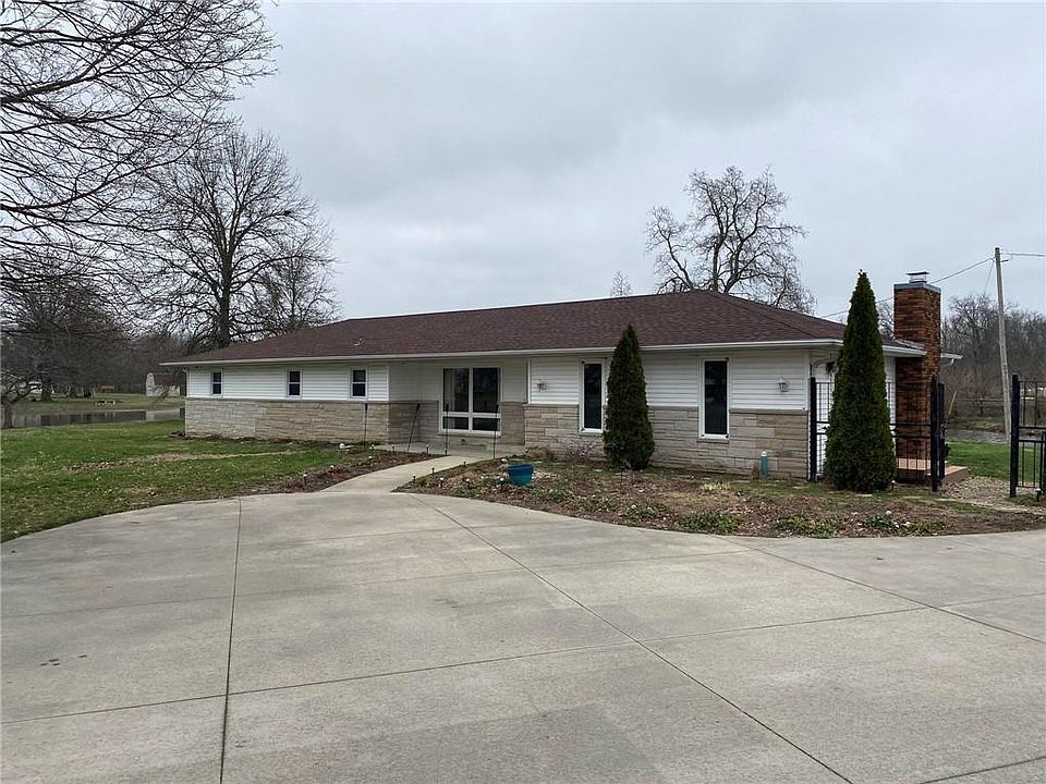 1st image of 807 E Lake Dr